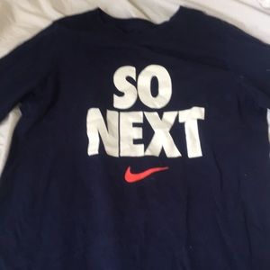 Medium long sleeved Nike shirt